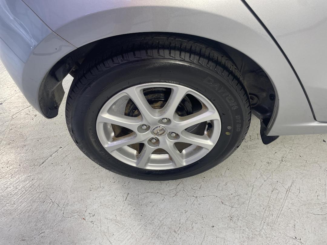 Photo '12' of Mazda Demio