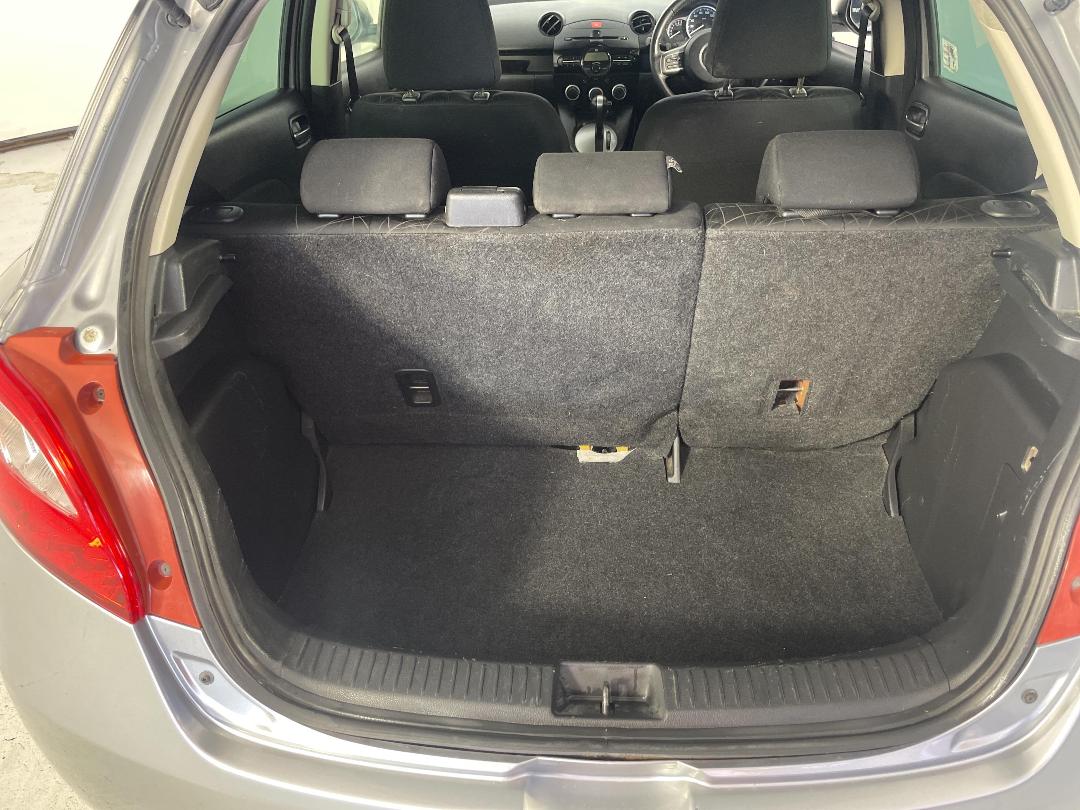 Photo '14' of Mazda Demio