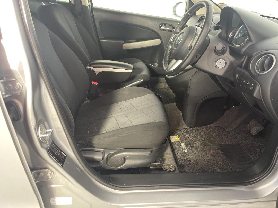 Photo '16' of Mazda Demio