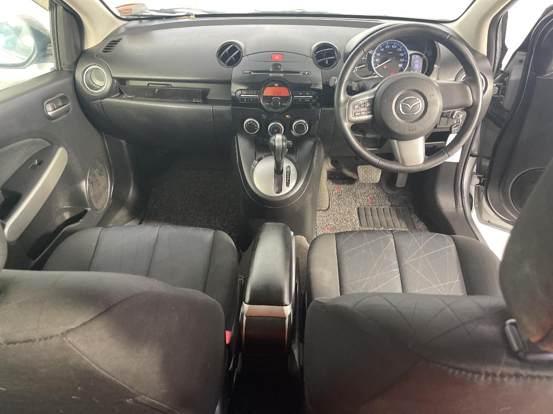 Photo '18' of Mazda Demio