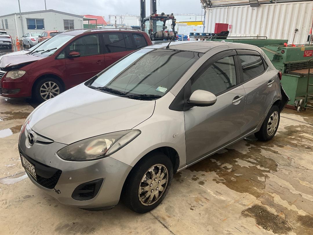 Photo '2' of Mazda Demio