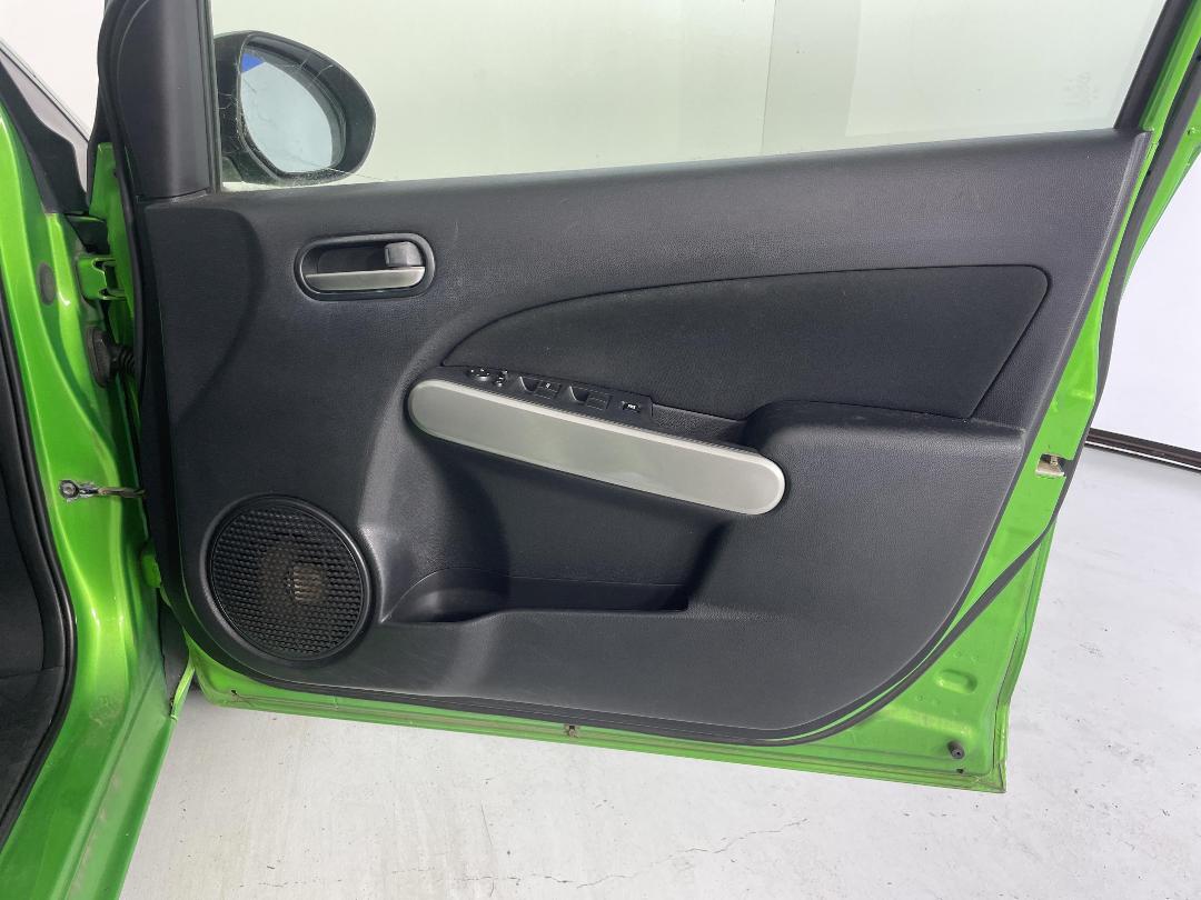 Photo '15' of Mazda Demio