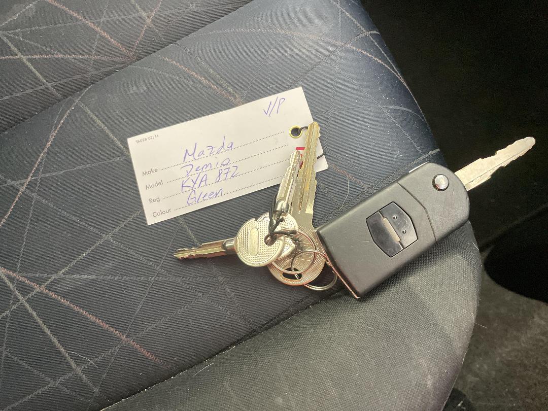 Photo '22' of Mazda Demio