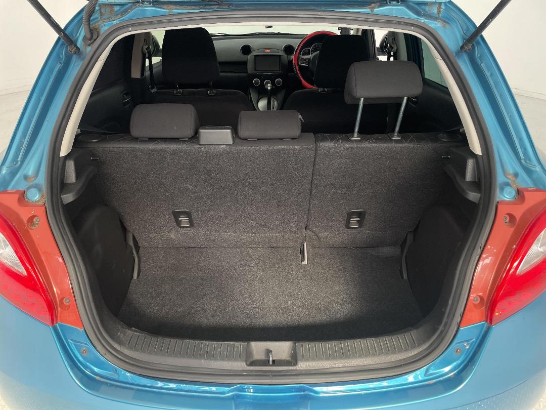 Photo '14' of Mazda Demio Photo '14' of Mazda Demio