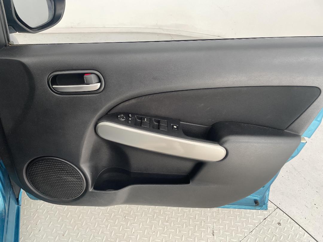 Photo '15' of Mazda Demio Photo '15' of Mazda Demio