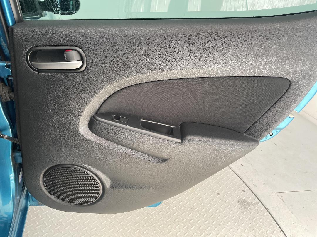 Photo '19' of Mazda Demio Photo '19' of Mazda Demio