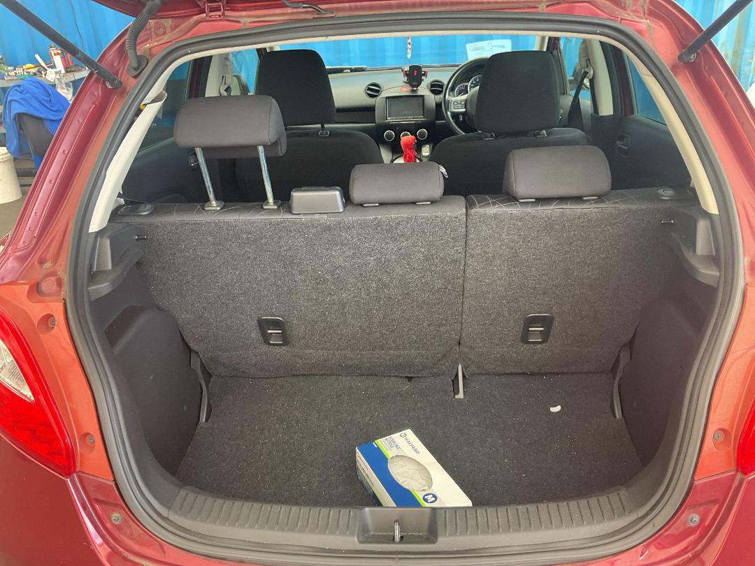 Photo '5' of Mazda Demio Photo '5' of Mazda Demio