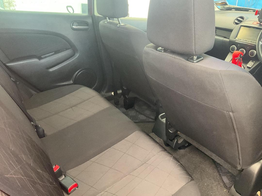 Photo '8' of Mazda Demio Photo '8' of Mazda Demio