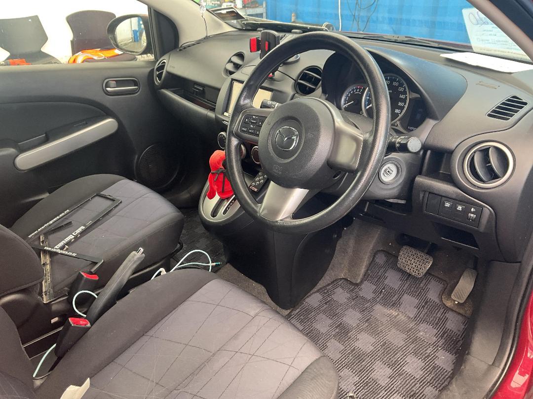 Photo '9' of Mazda Demio Photo '9' of Mazda Demio