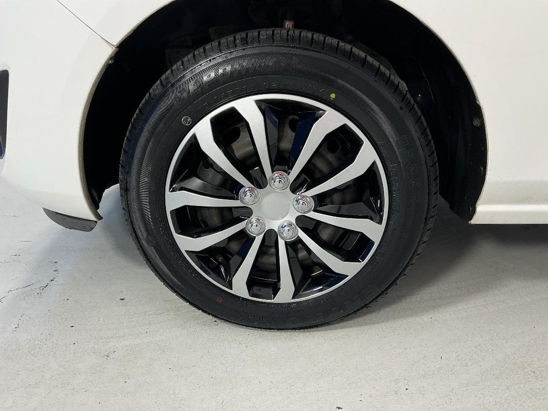 Photo '10' of Mazda Demio