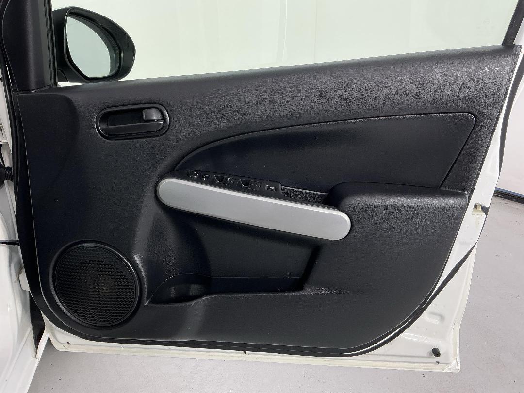 Photo '15' of Mazda Demio