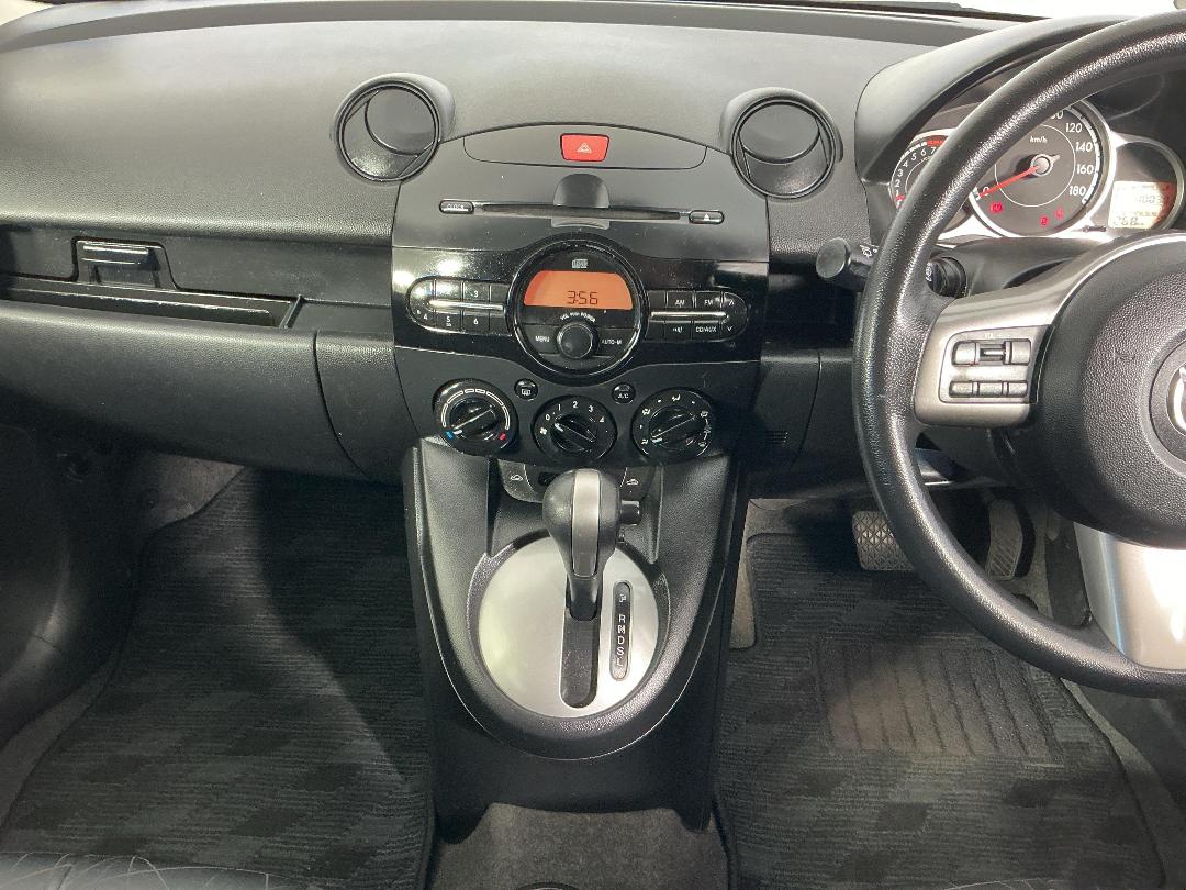 Photo '18' of Mazda Demio