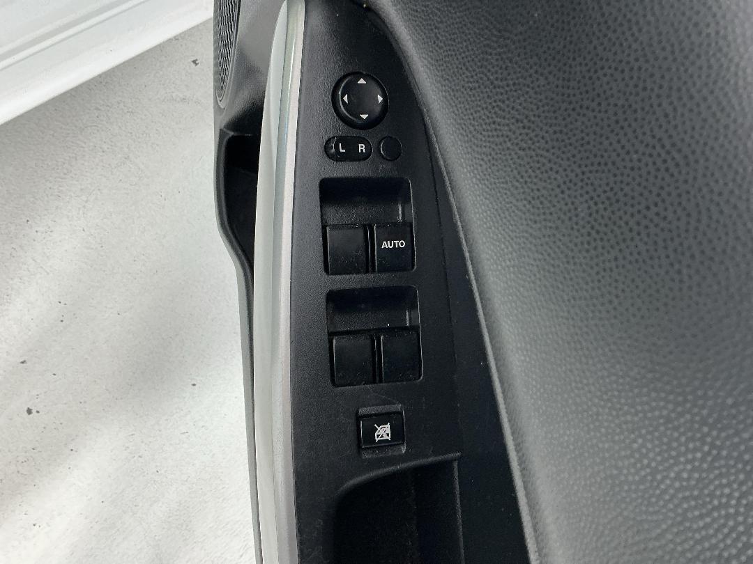 Photo '23' of Mazda Demio