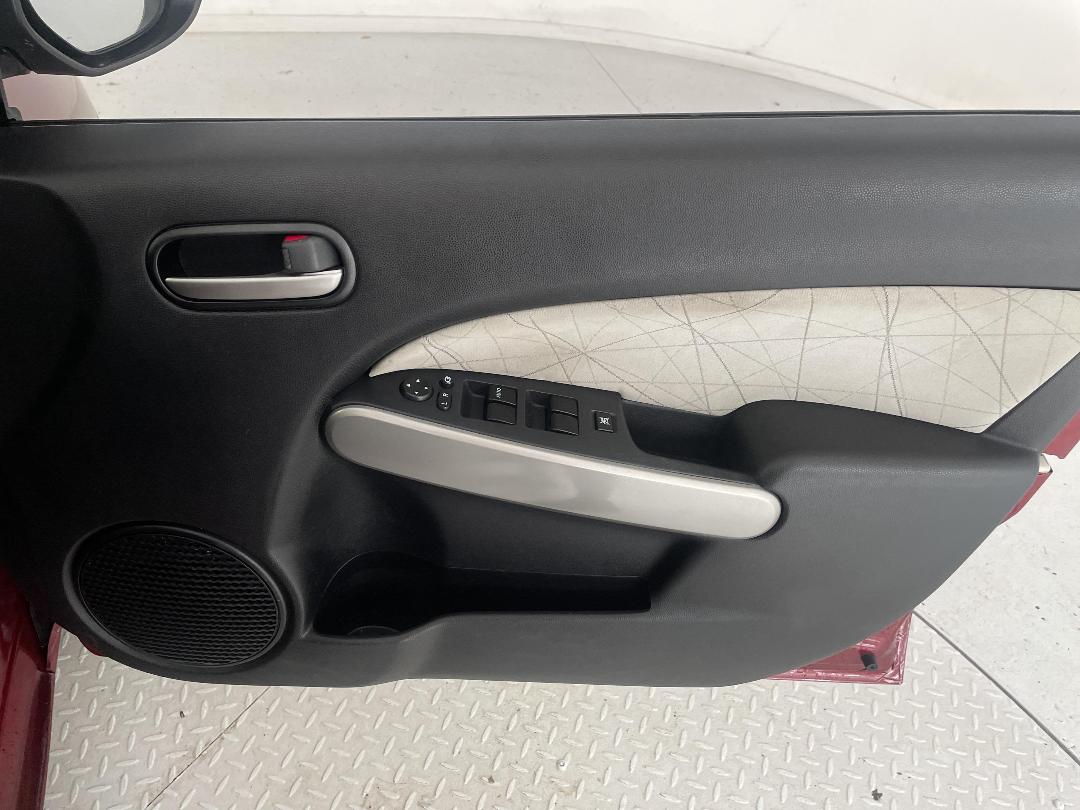 Photo '15' of Mazda Demio