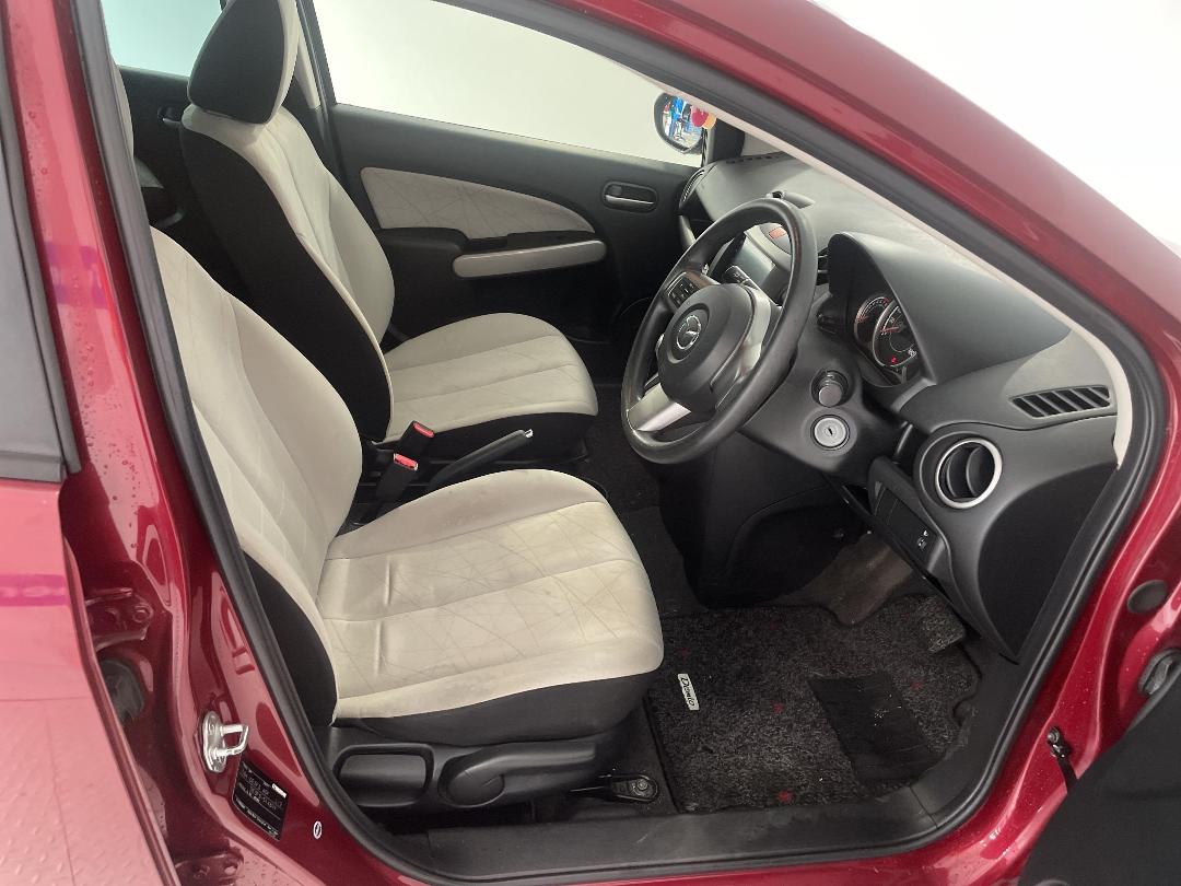 Photo '16' of Mazda Demio