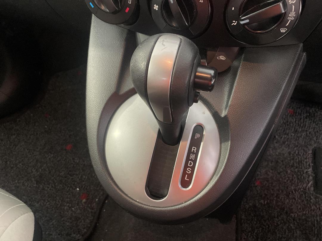 Photo '30' of Mazda Demio