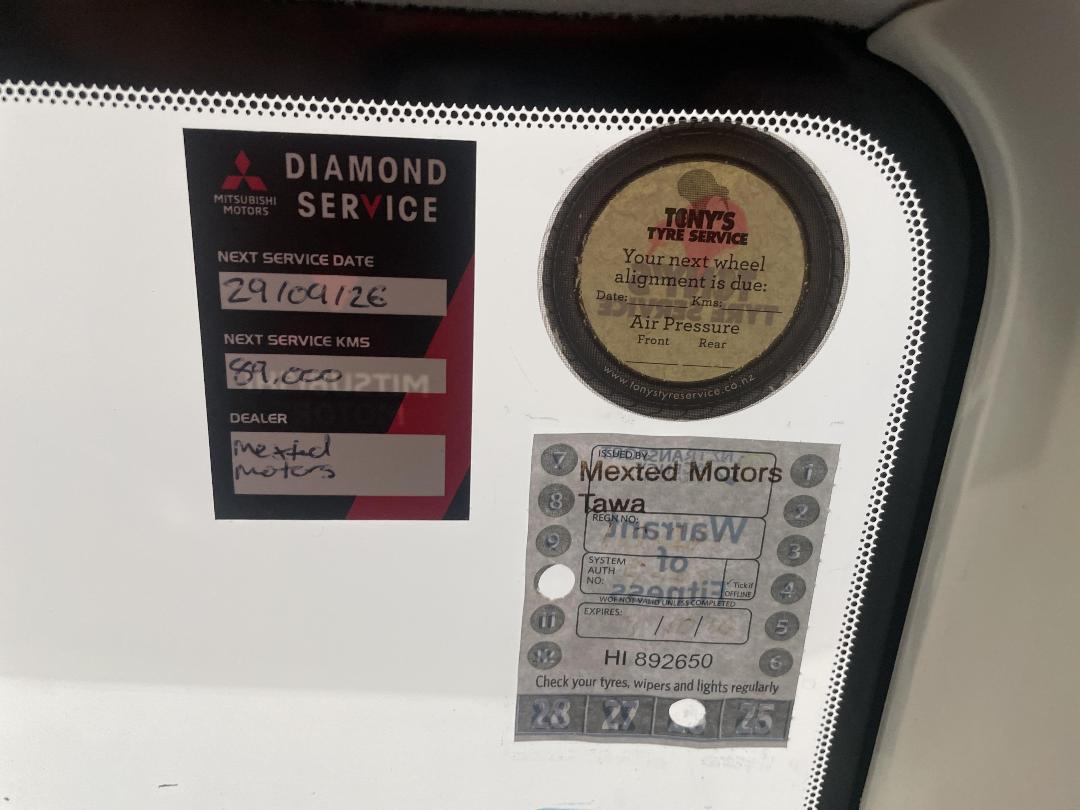 Photo '32' of Mazda Demio