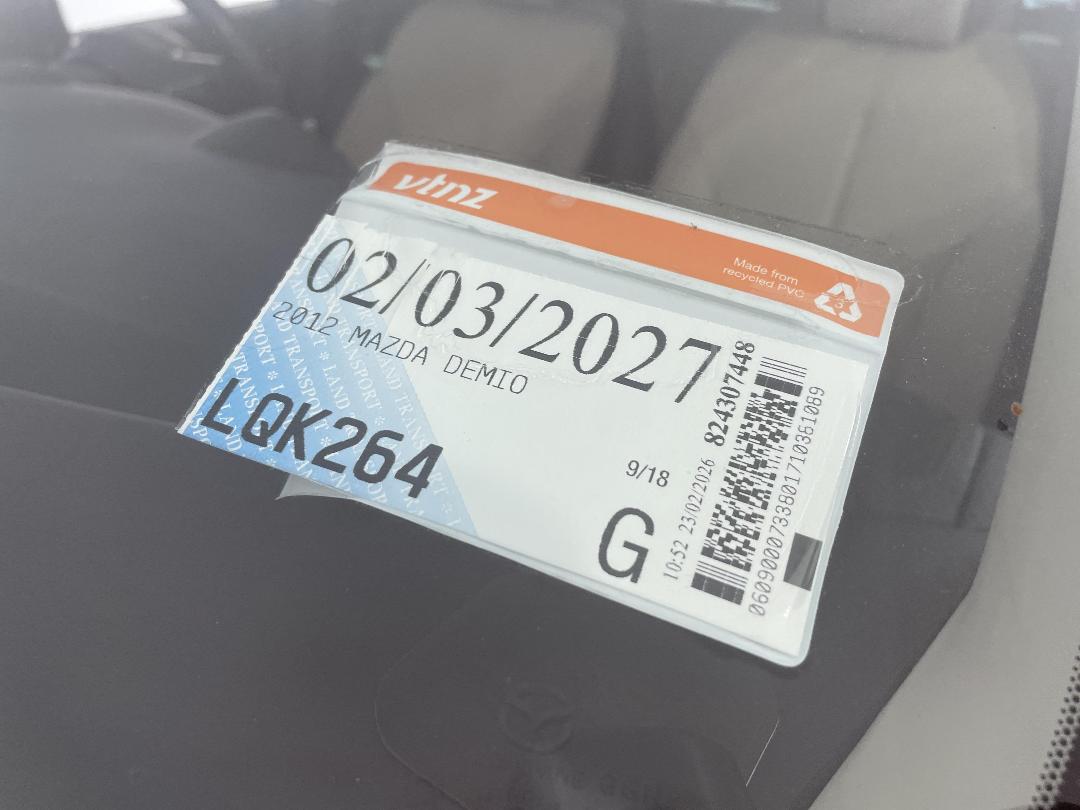 Photo '33' of Mazda Demio