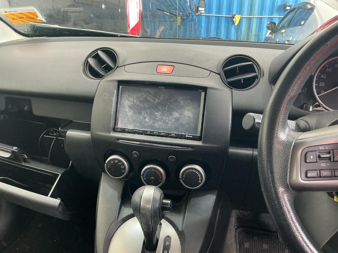 Photo '12' of Mazda Demio