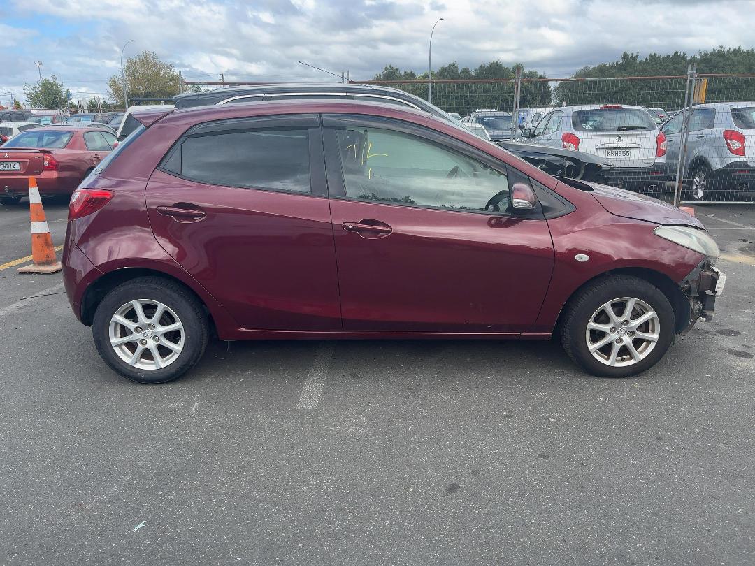 Photo '6' of Mazda Demio