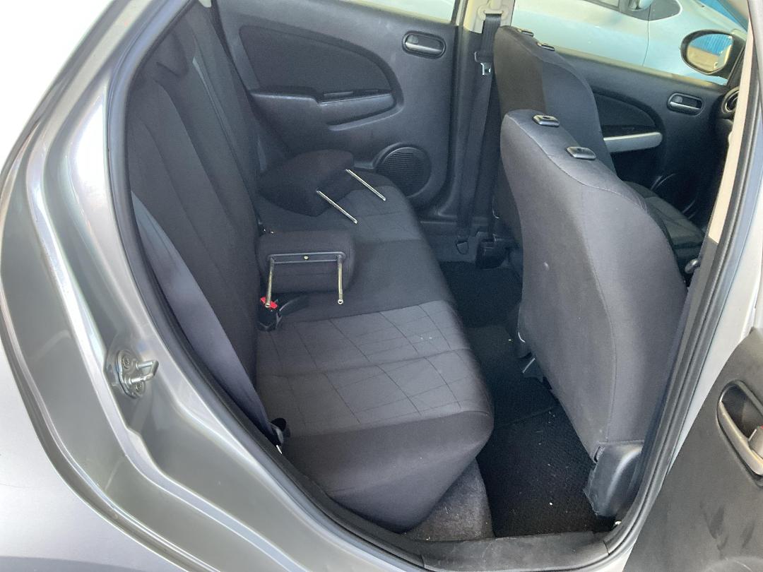 Photo '7' of Mazda Demio