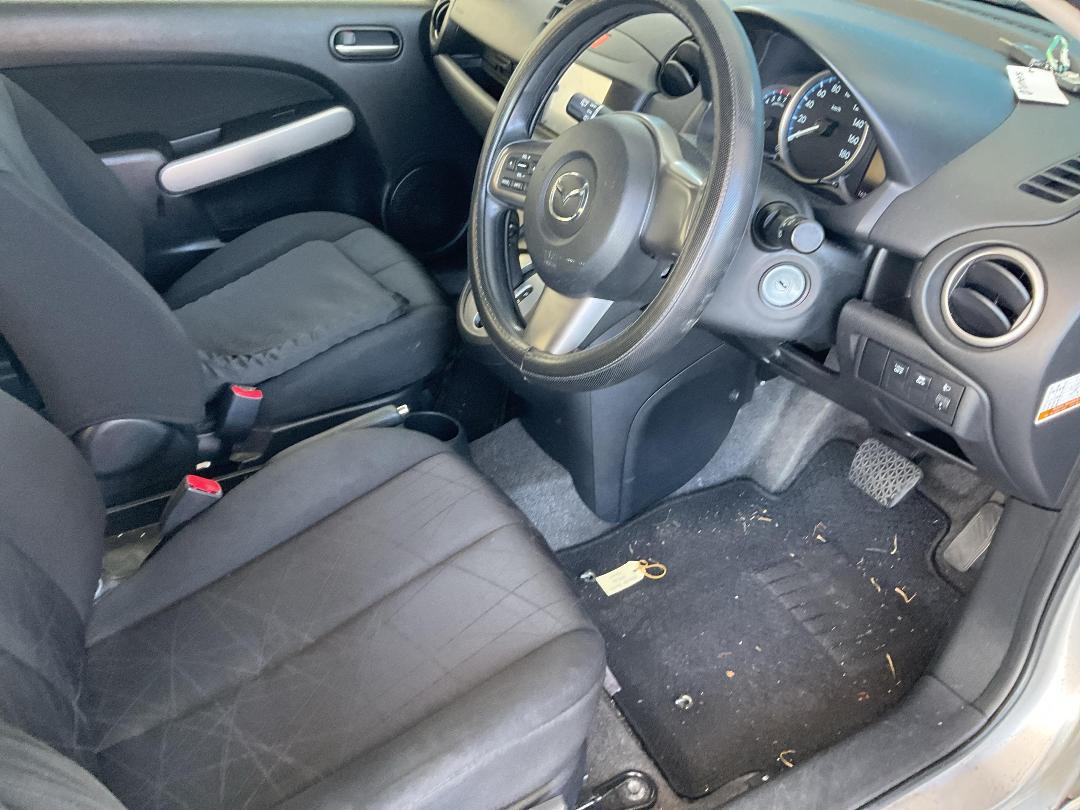 Photo '8' of Mazda Demio