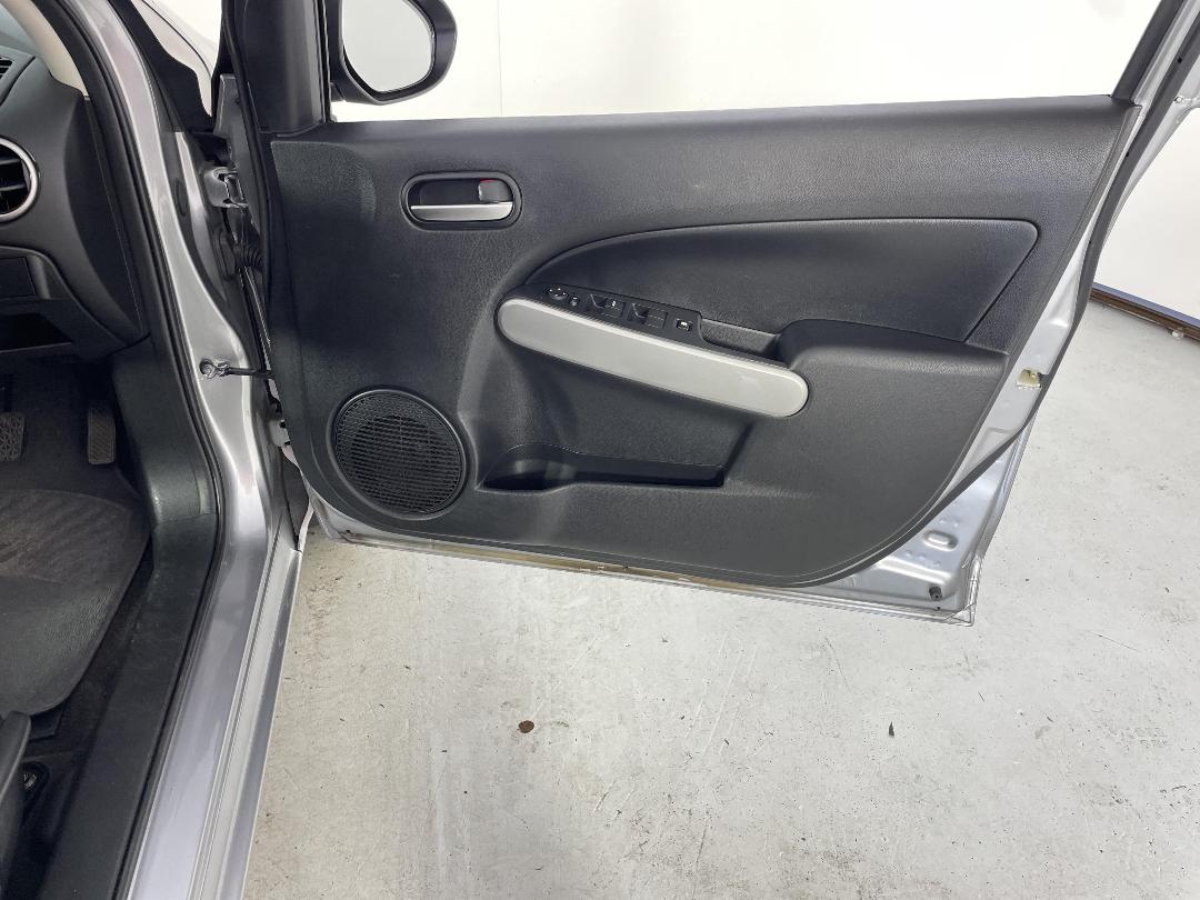 Photo '15' of Mazda Mazda2 Photo '15' of Mazda Mazda2