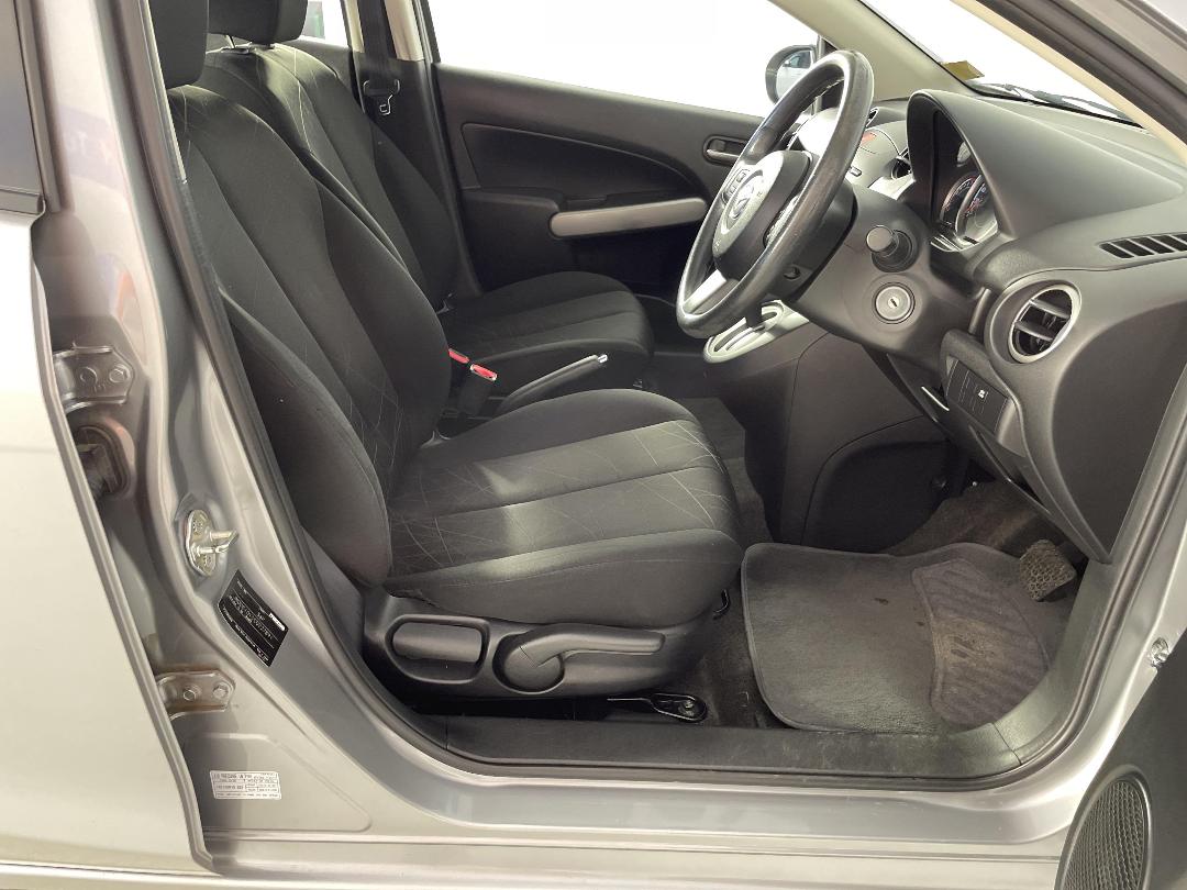 Photo '16' of Mazda Mazda2 Photo '16' of Mazda Mazda2