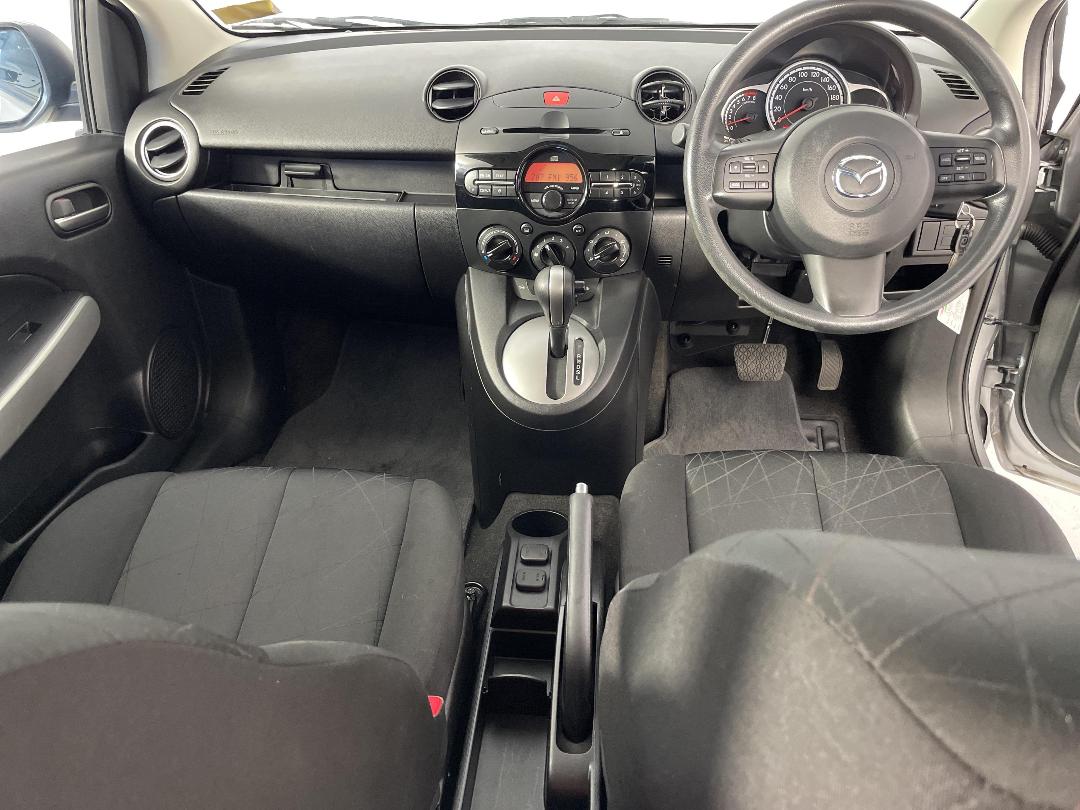 Photo '17' of Mazda Mazda2 Photo '17' of Mazda Mazda2