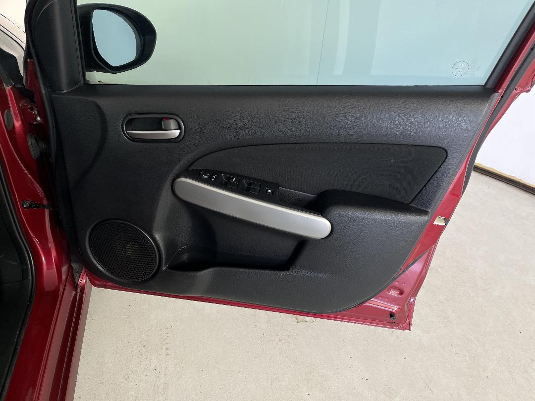 Photo '15' of Mazda Mazda2