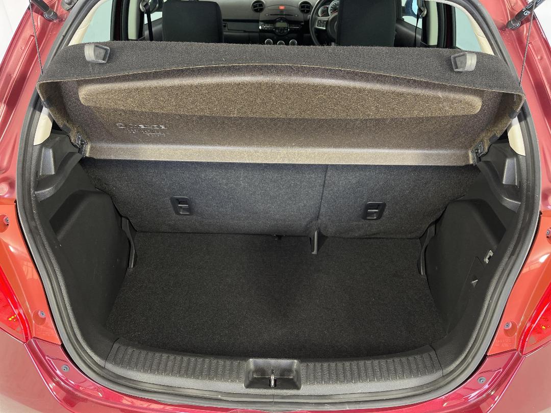 Photo '14' of Mazda Mazda2