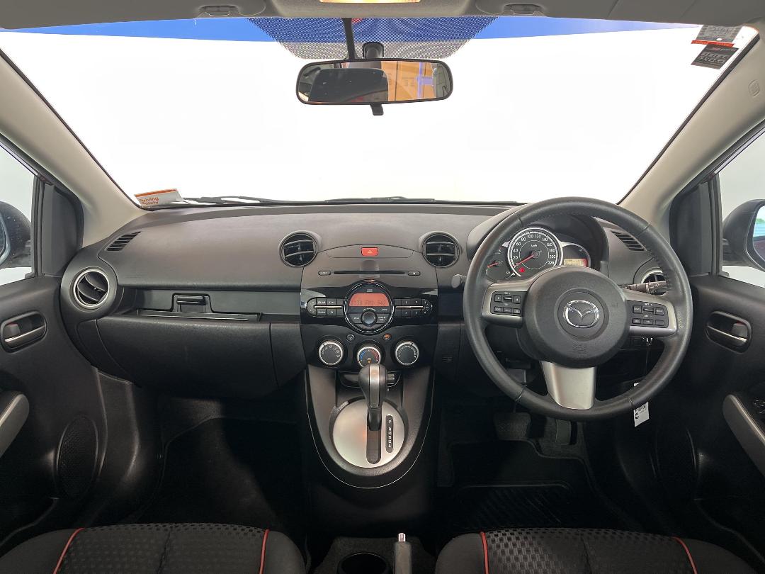 Photo '17' of Mazda Mazda2