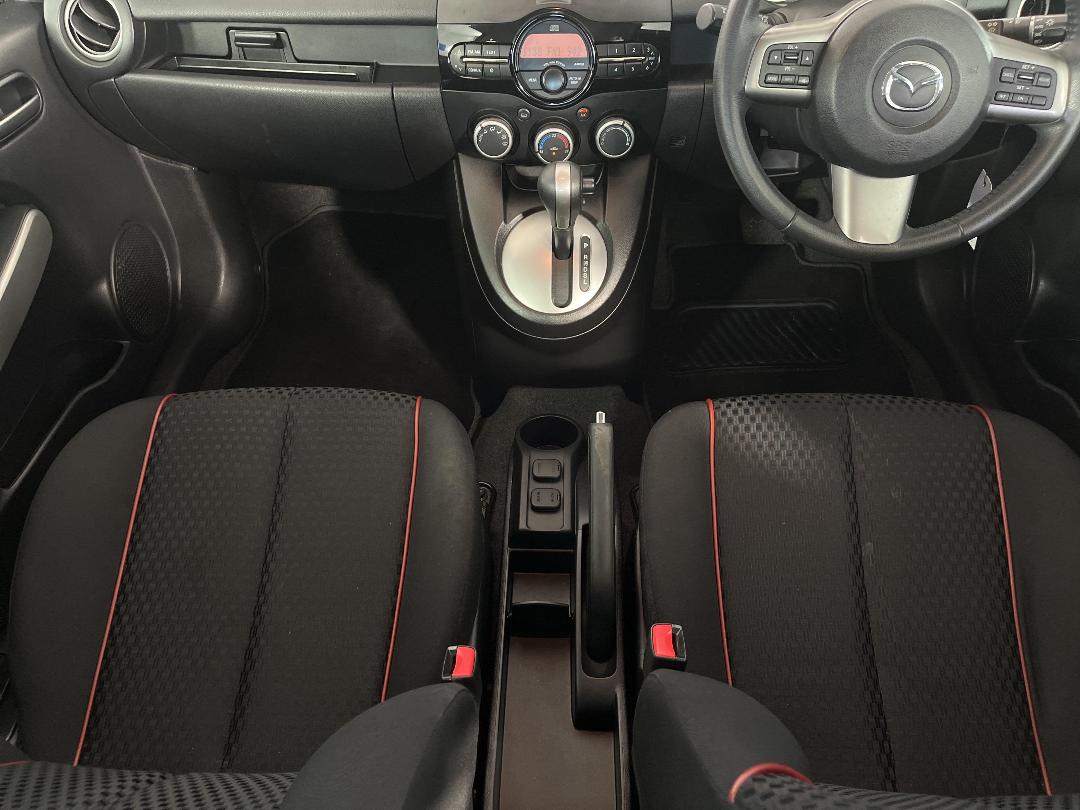 Photo '18' of Mazda Mazda2