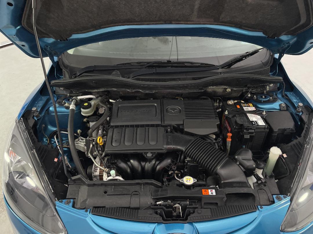 Photo '13' of Mazda Mazda2