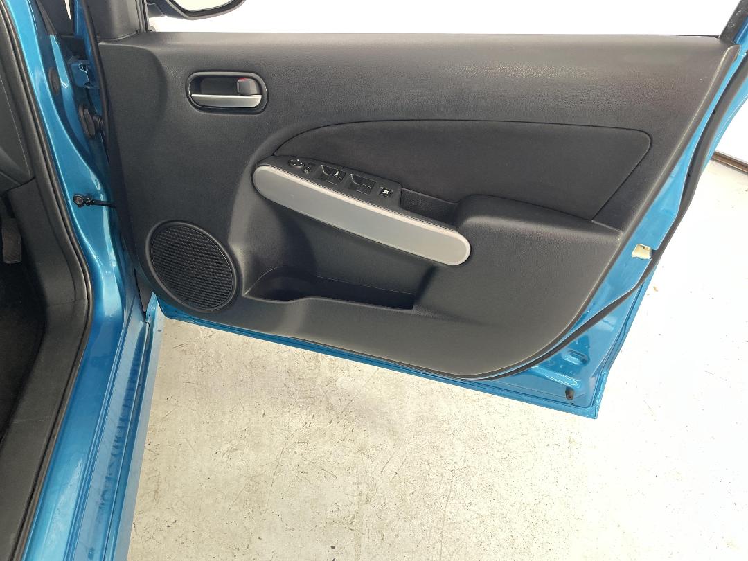 Photo '15' of Mazda Mazda2