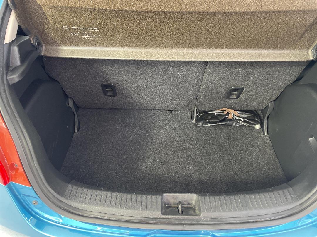 Photo '14' of Mazda Mazda2