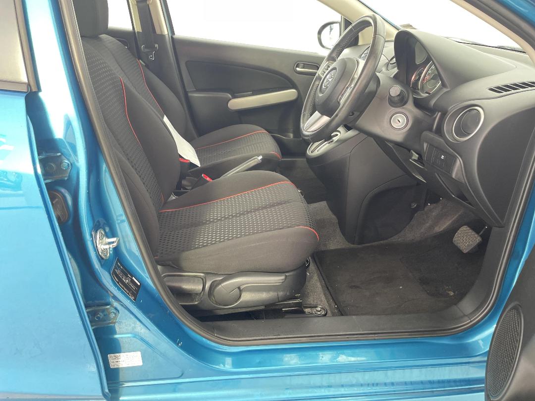 Photo '16' of Mazda Mazda2