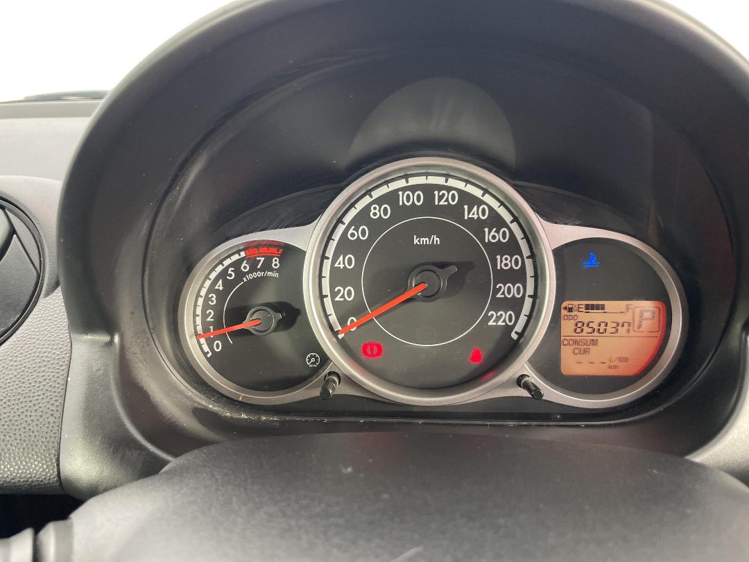 Photo '21' of Mazda Mazda2