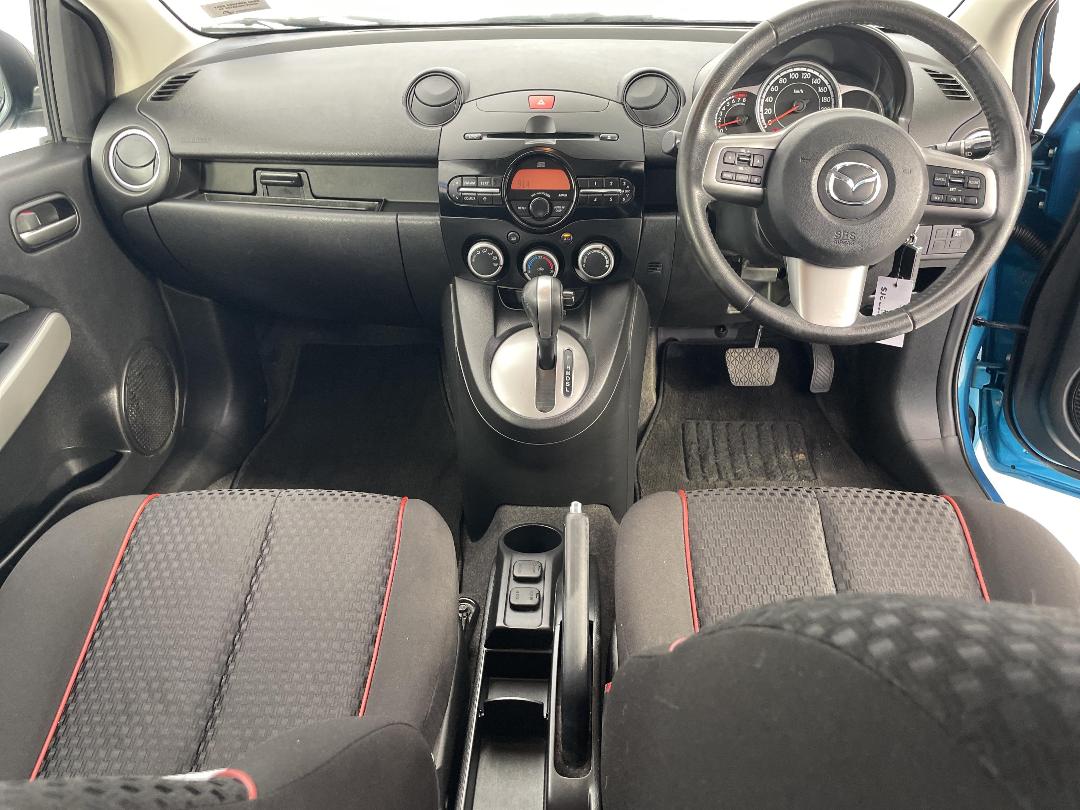 Photo '17' of Mazda Mazda2