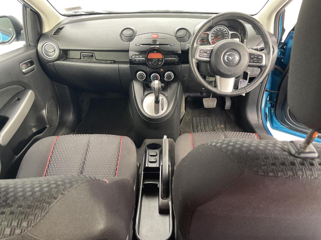 Photo '18' of Mazda Mazda2