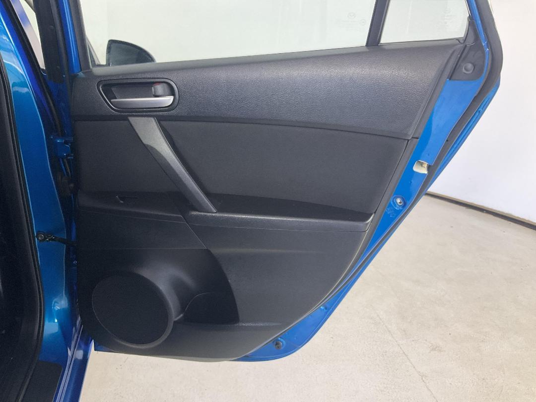 Photo '19' of Mazda Mazda3