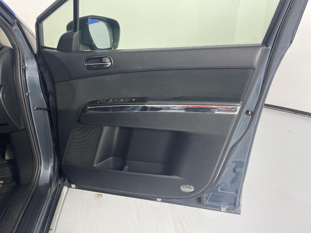 Photo '15' of Mazda MPV