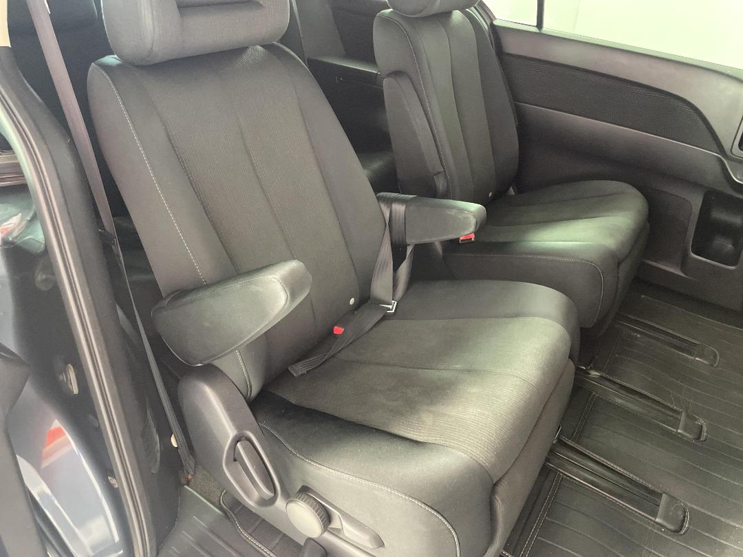 Photo '20' of Mazda MPV