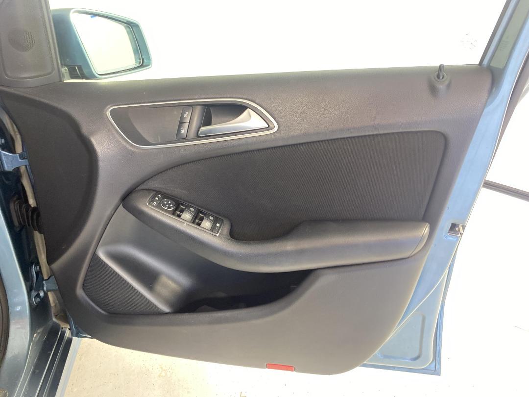 Photo '15' of Mercedes-Benz B180 Photo '15' of Mercedes-Benz B180