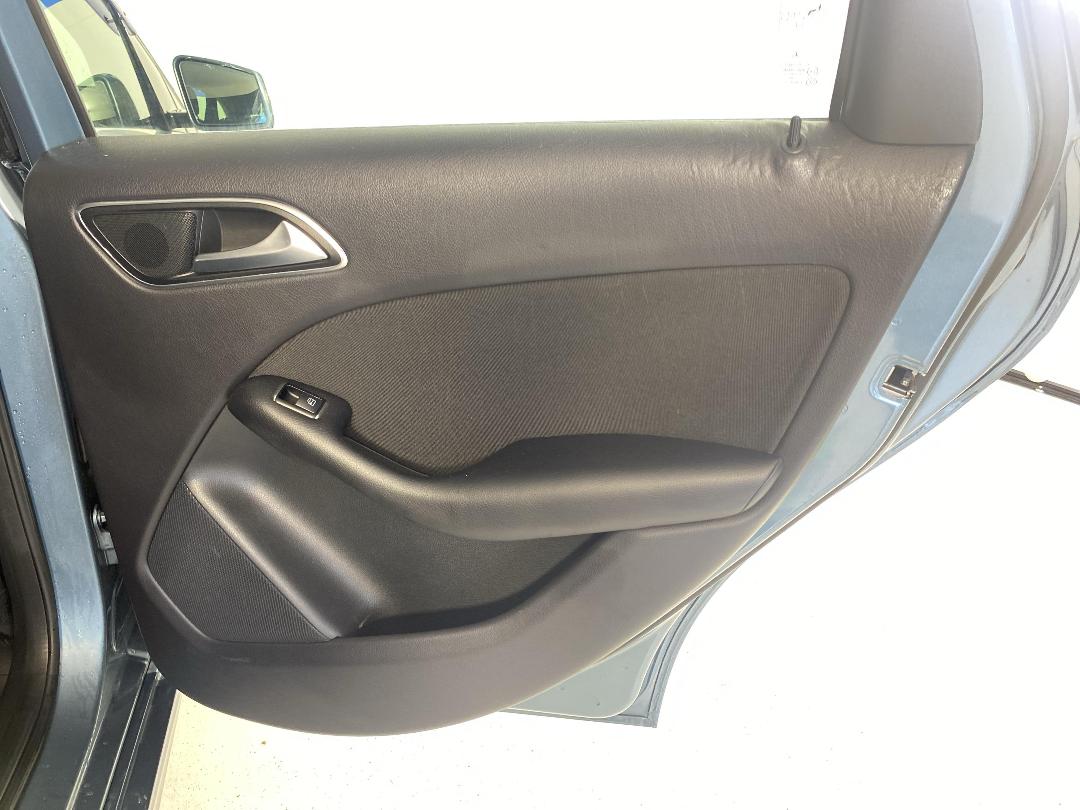 Photo '19' of Mercedes-Benz B180 Photo '19' of Mercedes-Benz B180