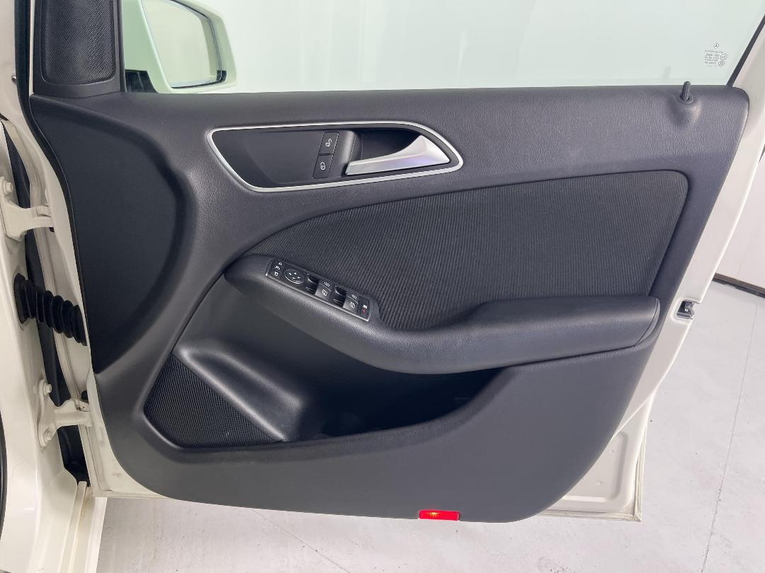 Photo '15' of Mercedes-Benz B180