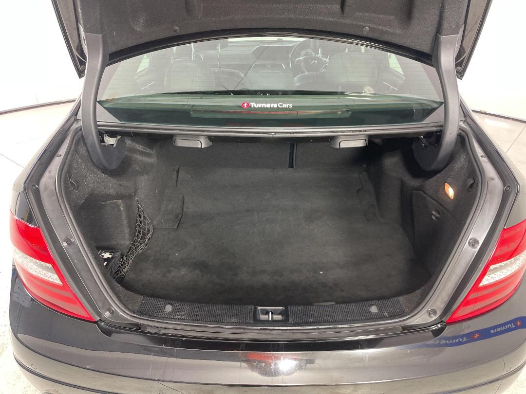 Photo '14' of Mercedes-Benz C-Class