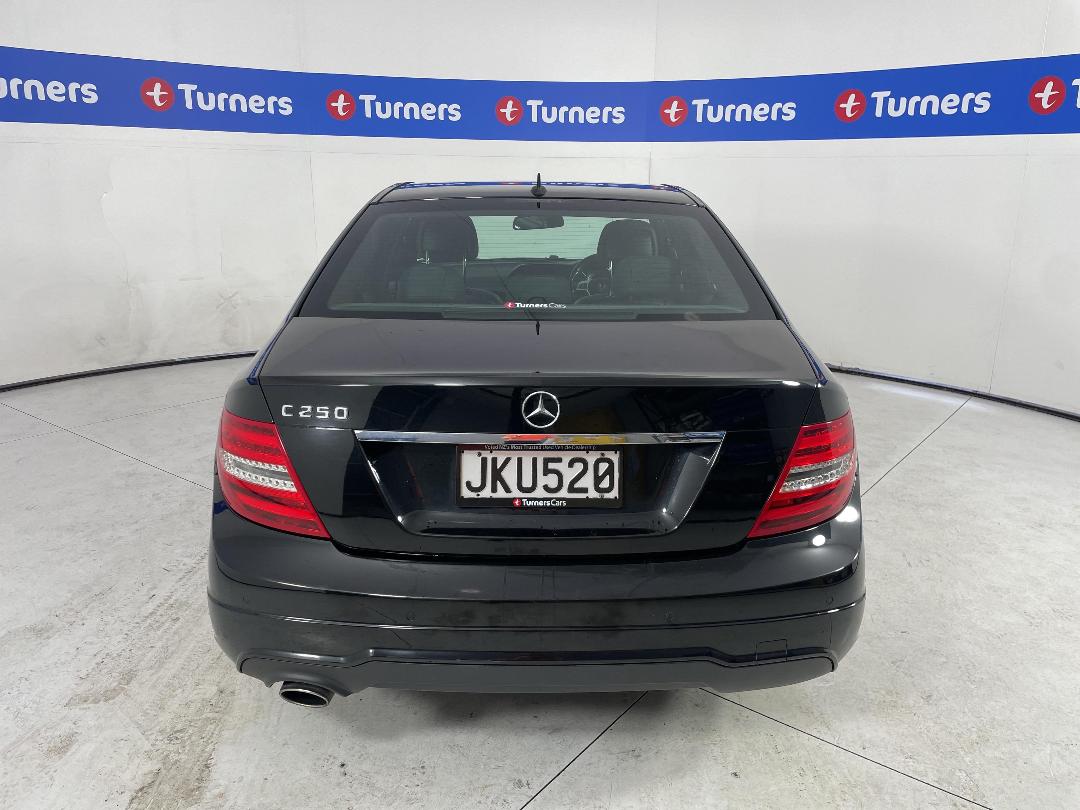 Photo '6' of Mercedes-Benz C-Class