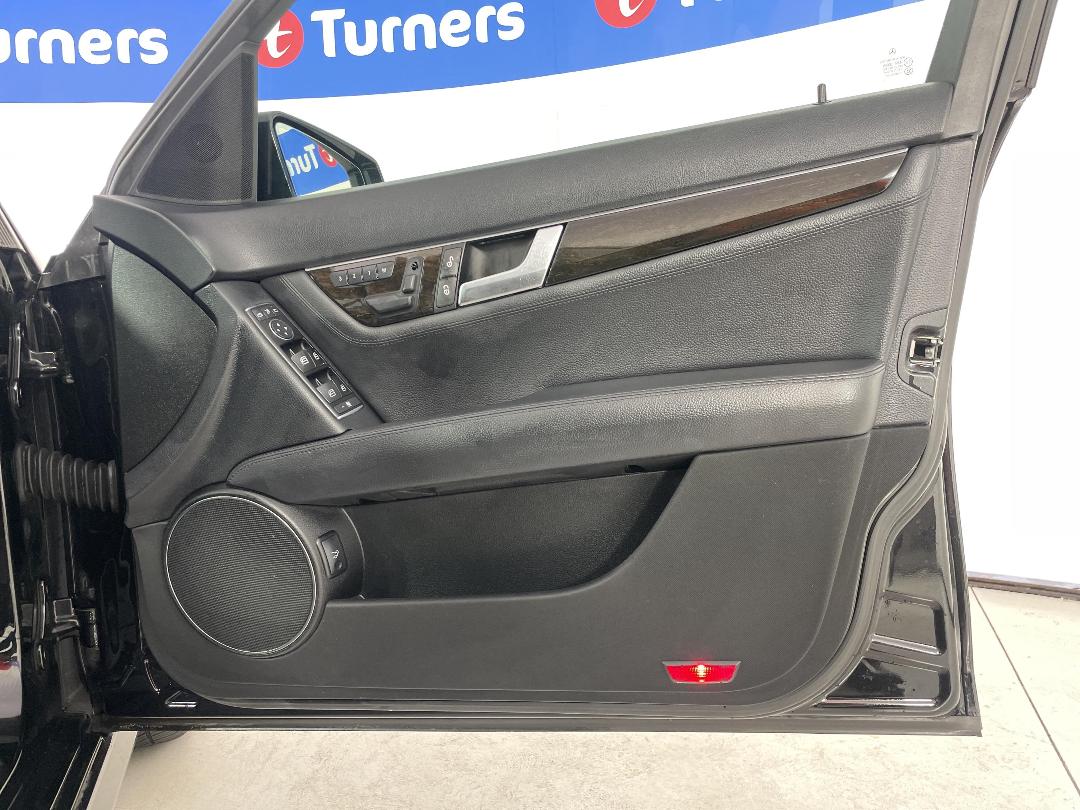 Photo '15' of Mercedes-Benz C-Class