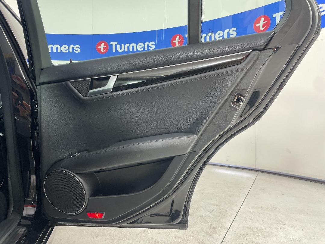 Photo '19' of Mercedes-Benz C-Class